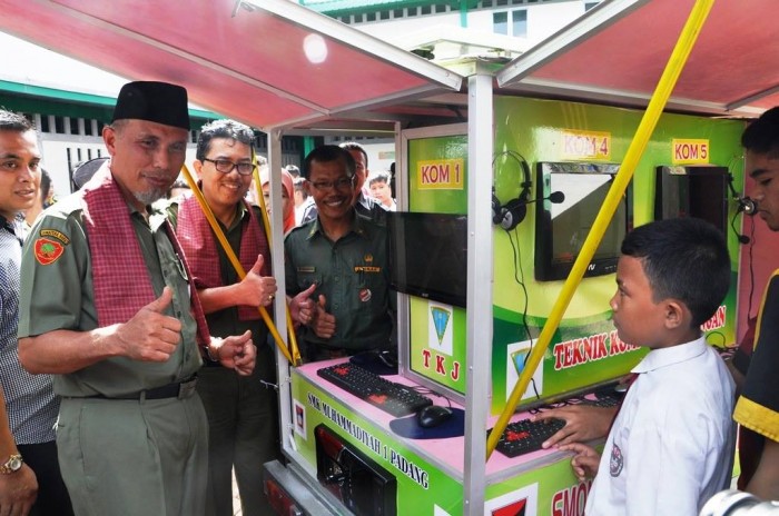 Walikota Padang, Mahyeldi dalam peluncuran SMONET TSU di halaman SMK 1 Muhammadiyah Padang | foto: Humas Kota Padang