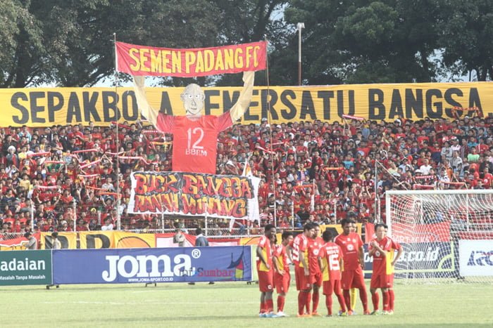 Semen Padang vs Arema dalam laga terakhir babak 8 besar ISL 2014 grup K | Foto: Arie Huda