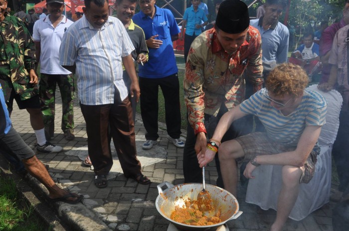 Dinas Kebudayaan dan Periwisata Kota Padang menggelar Festival Marandang Massal, Sabtu (13/12) yang bertempat di Ruang Terbuka Hijau Imam Bonjol, Kota Padang.