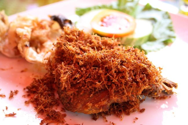 ayam 70 Salah satu menu andalan di Bebek Garang
