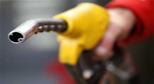 Harga minyak dunia yang terus mengalami penurunan membuat pemerintah mengeluarkan kebijakan untuk menetapkan harga baru BBM yang akan berlaku mulai 1 Januari 2015 mendatang.