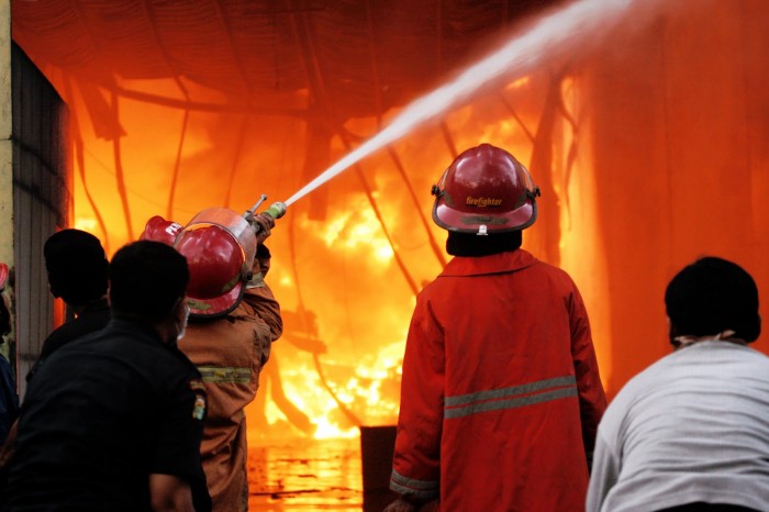 Sabtu pagi, sekitar pukul 04.00 Wib warga Batusangkar dikejutkan oleh peristiwa kebakaran pasar Batusangkar. 