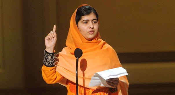 Malala Yousafzai, seorang remaja putri asal Pakistan meraih penghargaan Nobel Perdamaian.