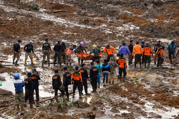 Data terbaru Badan Nasional Penanggulangan Bencana menyebutkan korban tewas longsor Banjarnegara hingga sore tadi (15/12) mencapai 56 orang sedangkan 52 orang lainnya masih dalam pencarian.