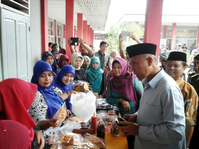 Walikota Padang, Mahyeldi Ansharullah memperlihatkan keseriusannya dalam mengembangkan UMKM dan Koperasi Jasa Keuangan Syariah (KJKS) di Kota Padang.