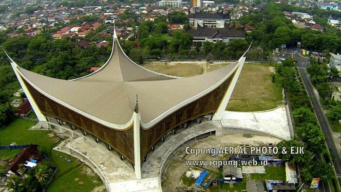 Masjid Raya Sumbar masih membutuhkan dana sebesar Rp 148 miliar lagi agar seluruh pembangunan masjid selesai secara keseluruhan dan dapat digunakan secara maksimal.