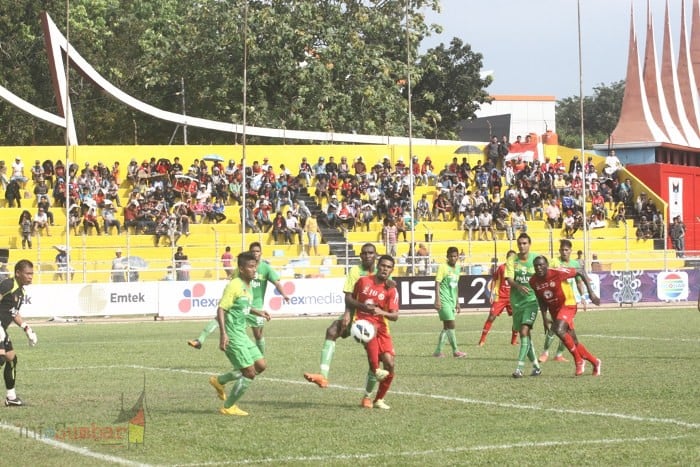 Semen Padang menjalani laga perdana SCM Cup 2015 Grup A melawan Persebaya Surabaya. Pada laga yang dihelat Sabtu sore (17/1) di Stadion Haji Agus Salim tersebut, Semen Padang selaku tuan rumah harus mengakui keunggulan Persebaya Surabaya.