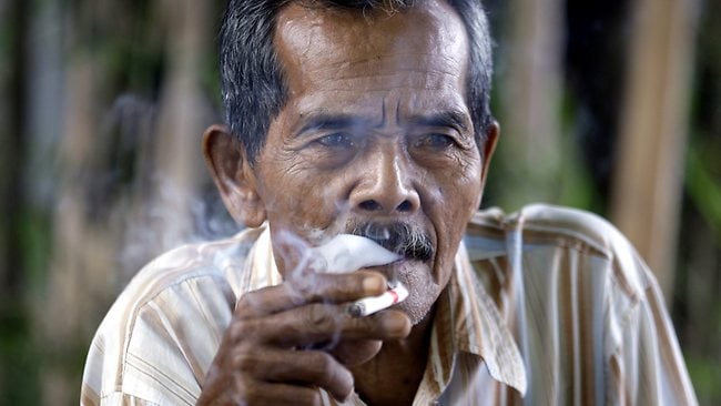 Indonesia mencatatkan sebuah rekor yang terbilang cukup wah, tapi sama sekali tak patut untuk dibanggakan karena rekor tersebut berhubungan dengan jumlah perokok di negeri ini.