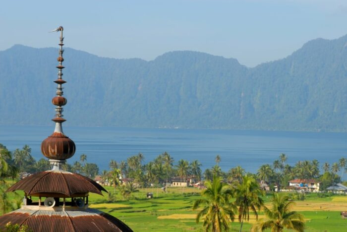 Untuk menarik minat wisatawan mengunjungi objek wisata, Pemerintah Kabupaten Agam akan menggelar Festival Danau Maninjau pada bulan Juni 2015 mendatang.