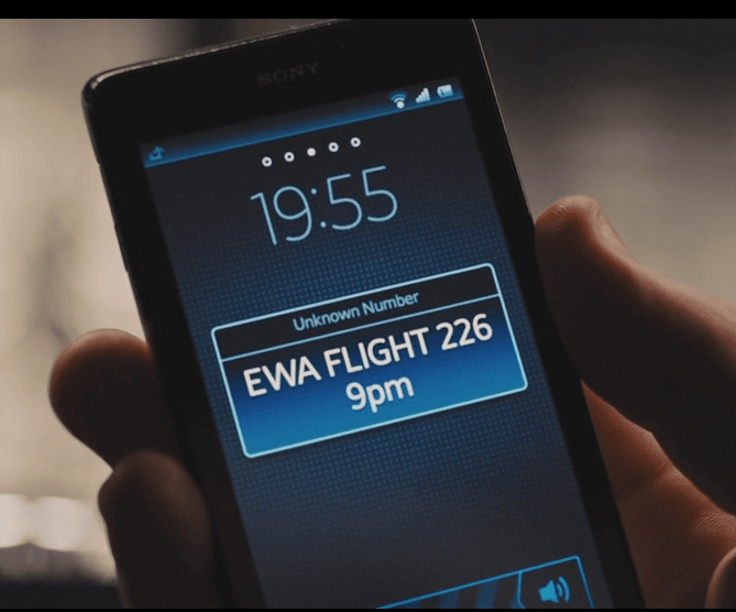 smarphone Sony Experia dalam film Skyfall | Foto: Forum XDA Developer