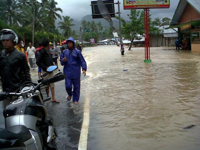 Banjir yang melanda Bungus pada tahun 2013