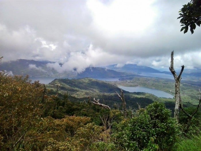 Pemandangan Tiga Danau dari Gunung Talang