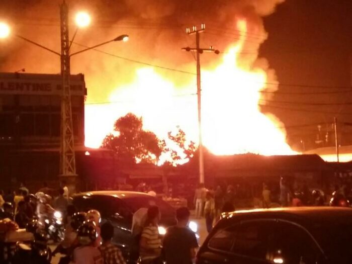 Kebakaran di Jl. Belakang Olo, Padang | Foto: @izmahatta