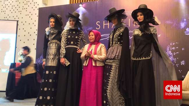 Beberapa koleksi yang akan dibawa ke New York Couture Fashion Week. (CNN Indonesia/Tri Wahyuni)