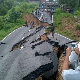 jalur-sumbar-riau-terputus