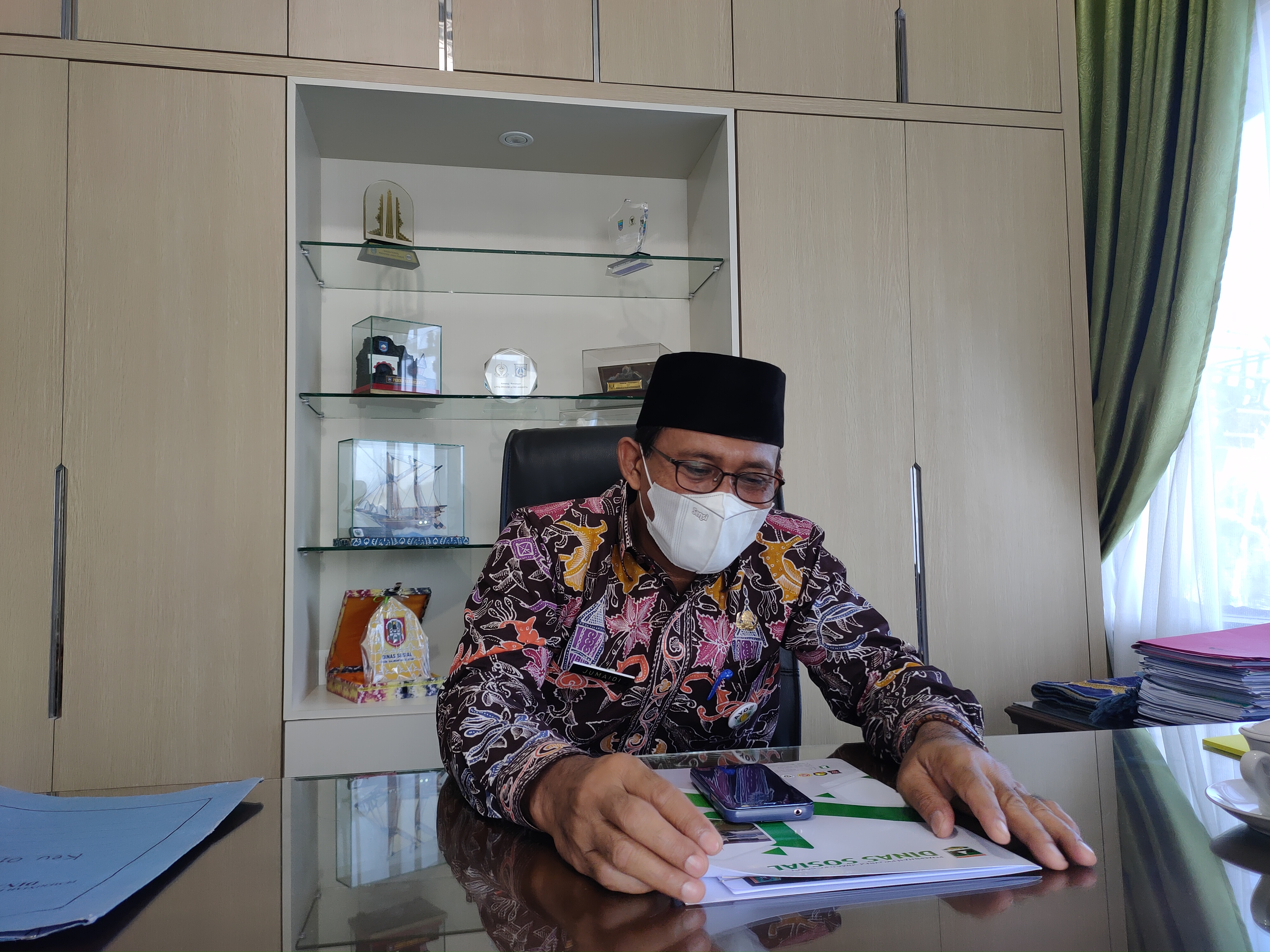 Kepala Dinas Sosial Sumatera Barat, Jumaidi di Kantor Dinas Sosial, Padang (dok.Fathia/infosumbar)