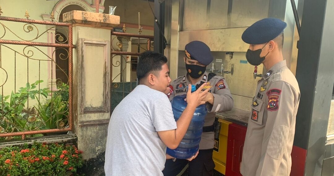 Punya Mobil Air Siap Minum dan Mobil Dapur, Brimob Polda Sumbar Layani Warga Terdampak Bencana Gempa