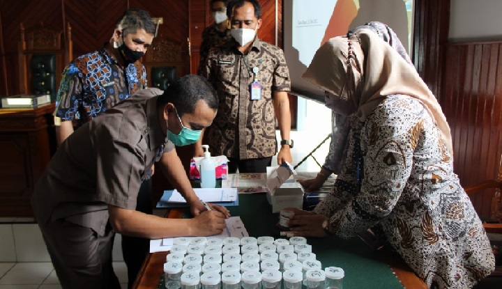 BNN Kabupaten Solok Lakukan Tes Urin Terhadap Aparatur PN Koto Baru Solok