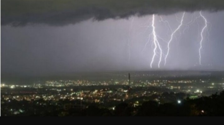 BMKG: Hujan Petir Bakal Terjadi di Sejumlah Daerah Sumbar