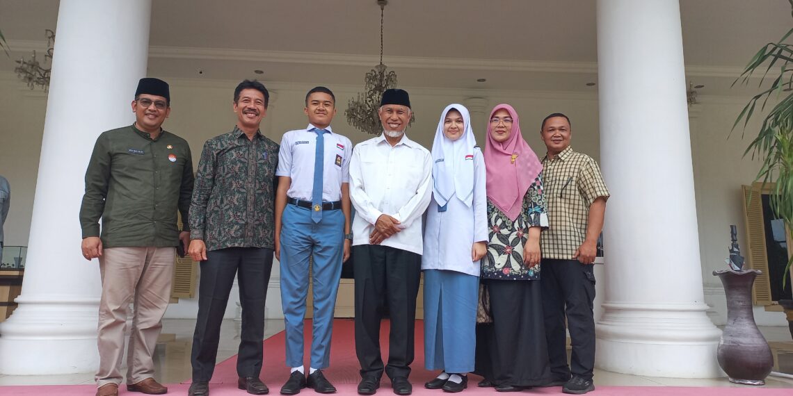 Gubernur Sumbar Lepas Dua Utusan Paskibraka HUT ke-77 RI