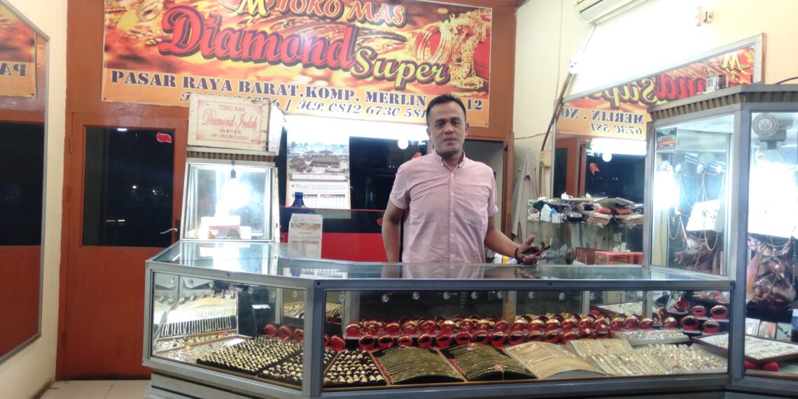 Jelang Hari Raya Idul Adha, Harga Emas di Pasar Raya Alami Penurunan Harga