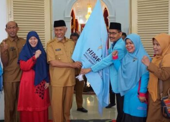 Dilepas Gubernur Mahyeldi, sebanyak 120 Guru PAUD Sumatera Barat ke Jakarta sampaikan aspirasi Tunjangan Profesi yang dihilangkan dalam RUU Sisdiknas