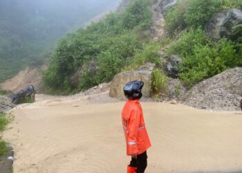 Akibat Longsor, Jalur Malalak-Sicincin Ditutup Sementara