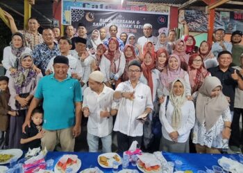 Alumni SMA Negeri 4 Padang tahun 1994 Serahkan Santunan Untuk Anak Yatim di Kegiatan Buka Puasa Bersama