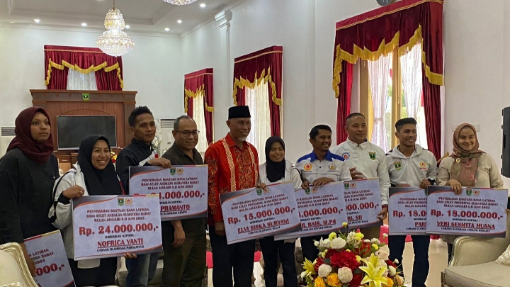 Atlet dan Pelatih Binaan KONI Sumbar Terima Dana Pembinaan Semester I 2023