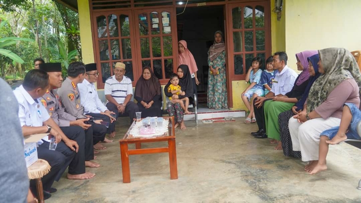 Walikota Padang Bersama Kapolresta Kunjungi Rumah Duka Bocah Meninggal Tertimpa Beton