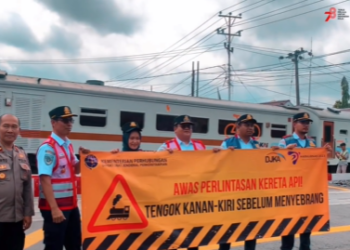 Kampanye Keselamatan Perlintasan Sebidang KA, BTP Kelas II Padang Ajak Warga Padang Tengok Kanan Kiri Sebelum Menyebrang