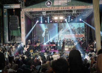 Darak Badarak Pukau Ribuan Warga Padang Pariaman di Galanggang Arang Kayu Tanam