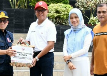 Dinsos Sumbar Distribusikan Bantuan Semen Padang ke Dapur Umum di Barung Barung Balantai