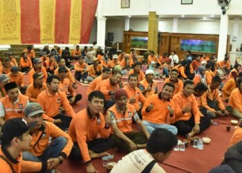 Berbuka Puasa Bersama di Palanta,  “Pasukan Oren” Kota Padang Dipastikan Dapat Insentif 12 Bulan Penuh