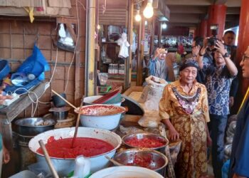 Sidak Jelang Lebaran ke Pasar Raya Hendri Septa Dapati Harga Cabai Rp120 ribu/kg