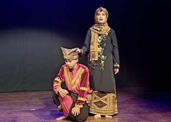ISI Padangpanjang Tampil Memukau Asia Pacific Bond for Theatre School Festival ke-17 di New Delhi