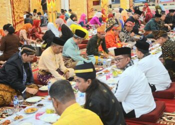 FABN III Sumbar: Para Raja, Sultan dan Pemangku Adat se-Nusantara “Makan Bajamba” di Gedung Bagindo Aziz Chan Youth Center