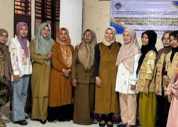 Tim Pengabdian LPPM UNP Gelar Pelatihan Keterampilan Makrame untuk PKK Nagari Tanjung Bingkung