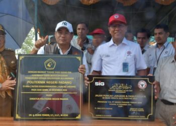 PT Semen Padang Dukung Infrastruktur HKm Puncak Labuang dan MCK Objek Wisata Kayu Banyak Urek