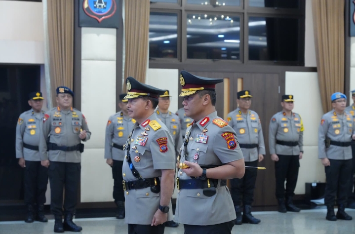 Kapolri Resmi Lantik Irjen Pol Gatot Tri Suryanta Resmi sebagai Kapolda Sumbar
