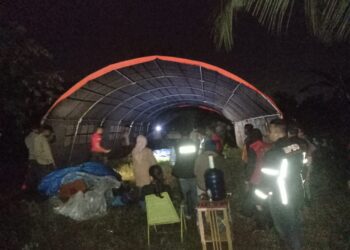 Tanggap Darurat, BPBD Dirikan Tenda Bagi Warga Terdampak Kebakaran Pabrik Karet di Padang