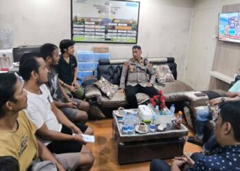 Viral di Medsos, 4 Pelaku Pungli Bus Wisatawan Malaysia di Pantai Air Manis Diamankan Polsek Padang Selatan