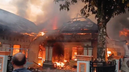 Ledakan di Dapur Picu Kebakaran di Padang, Satu Luka Bakar, Rumah Ludes
